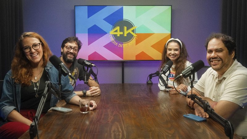 Podcast de humor 4Cast gravando no Studio CB Max: Espaço confortável para até 4 apresentadores e 2 convidados de apoio simultâneos.