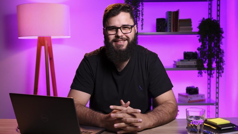 Gravação de curso de Pós-Graduação EAD com sistema multicâmera e captura de tela simultânea para apostilas.