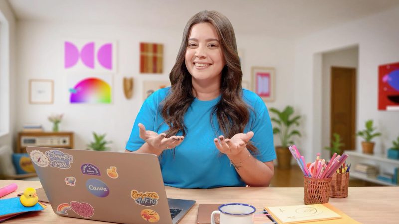 Bastidores de gravação Canva Brasil no Studio CB: Cenário virtual 100% gerado por IA com qualidade de televisão.