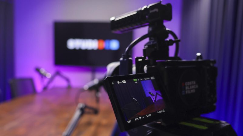 Gravação com 3 câmeras de última geração e monitoramento em tempo real por técnico especializado no Studio CB Max.