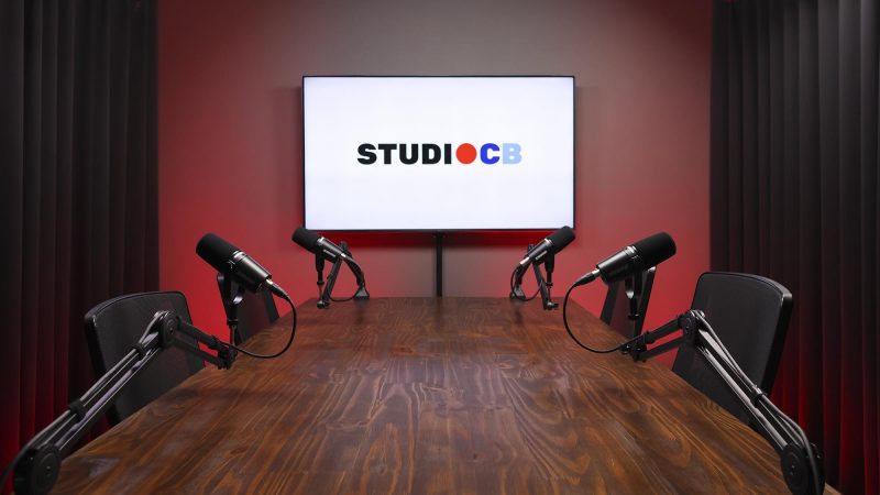 Solução completa: Entrega do episódio editado e masterizado em até 1 dia útil. Utilizamos IA para refinar cortes e nivelar o áudio, garantindo qualidade superior à concorrência.