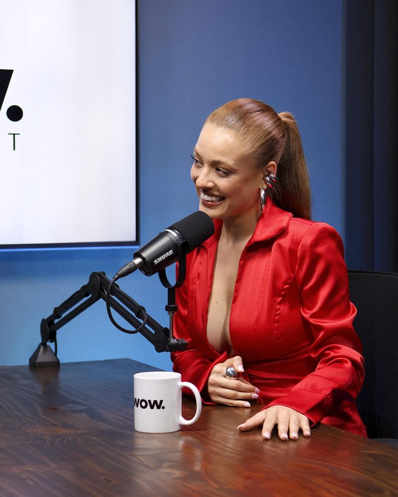 Ex-BBB Bia do Brás gravando no Studio CB Max. Estúdio de podcast para influenciadores e criadores de conteúdo no RJ.