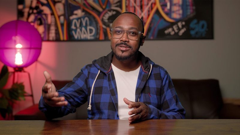 Estúdio com Fundo Verde (Chroma-key) na Barra da Tijuca: Crie cenários infinitos com Inteligência Artificial para seu curso.